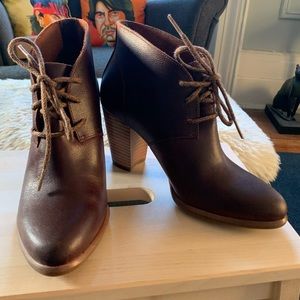 UGG Womens Mackie Suede Lace-up Ankle Boots